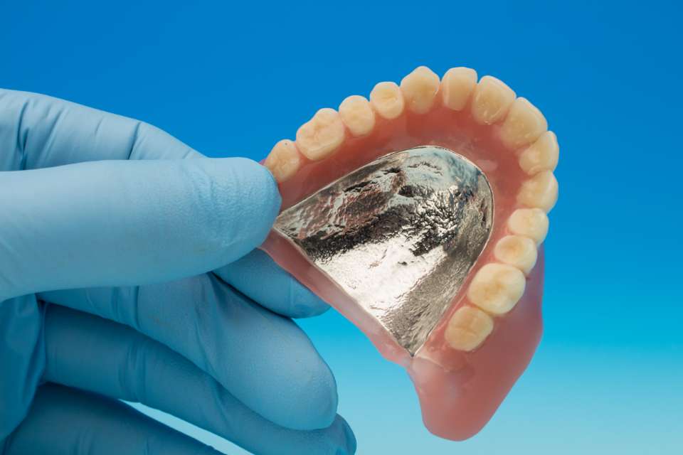 自費診療の入れ歯（義歯）は医療費控除を受けることができます